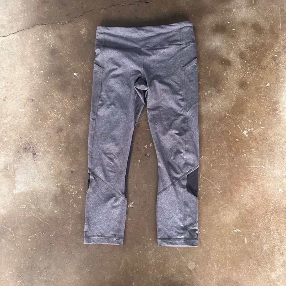 Lululemon Tight Stuff Crop II Women 6 Grey Excellent Mesh Reflective Leggings
